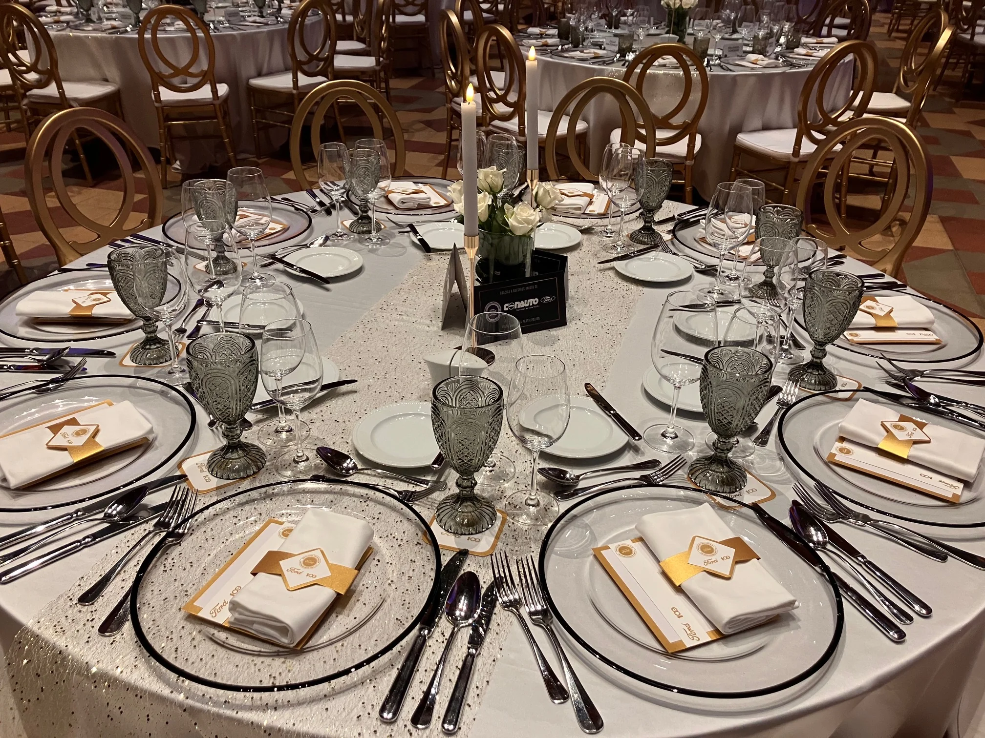 table-cubiertos-close.webp